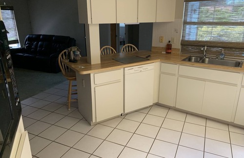 Englewood East House | Quiet Retreat with everything you need