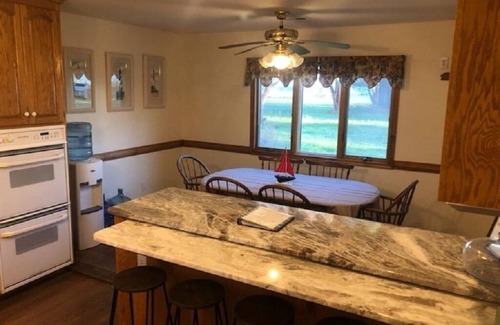 Achilles House | Quiet Riverfront House with Private Sandy Beach. Close to Colonial Williamsburg.