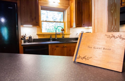 Dawsonville Cabin | Quiet Riverfront Log Cabin with Firepits, Starlink, EV Charger, near Dahlonega!