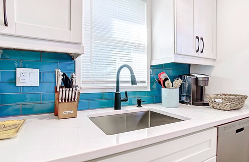 Bonita Springs House | Quiet Riverside Cottage in Downtown Bonita Springs