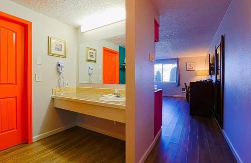 Seaside Hotel | Quiet Room for Relaxation Near Local Seaside Landmarks