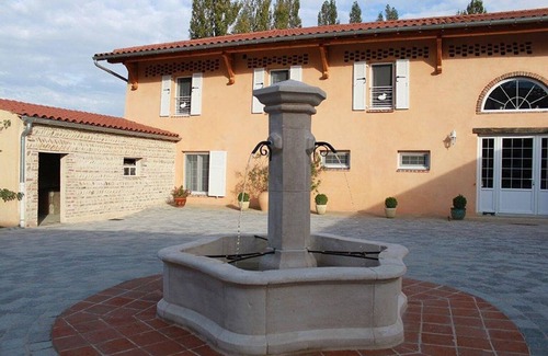 Villars-les-Dombes Bed & Breakfast | Quiet room B&b - at Domaine de La Bellière