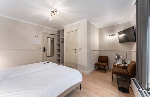 Historical Center Bruges Hotel | Quiet Room in Historical Setting