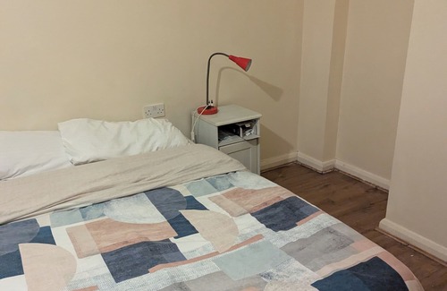 Brondesbury Park Apartment | Quiet room only in apartment block. 24 hour concierge. Near transport.