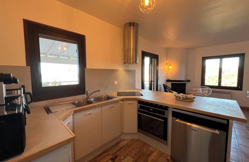 Antheor Villa | Quiet, sea view and close to tourist areas