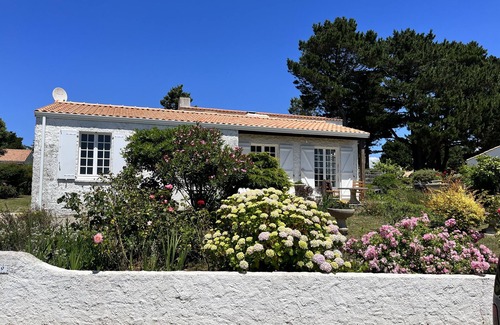 Loire-Atlantique House | Quiet seafront villa: 2-minute walk to the beach via private access