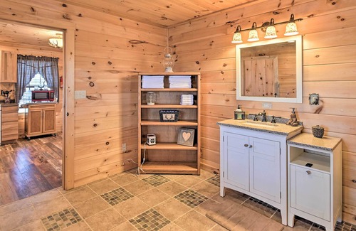 Berea Cottage | Quiet & Secluded Berea Cabin on 70-acre Farm!