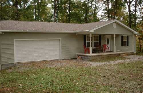 Loudon Cottage | Quiet secluded cottage nestled in a grove of oak trees.