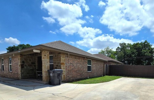 North Waco House | Quiet, Secure 3BR/2BA in Prime Location