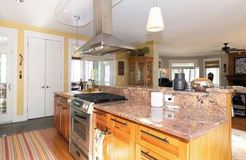 South Haven House | Quiet setting 15 min from Saugatuck/South Haven with easy beach access