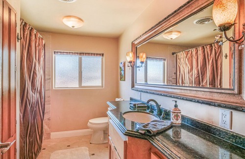 Lower Kingsbury House | Quiet Spacious Cozy House Near Downtown & Ski