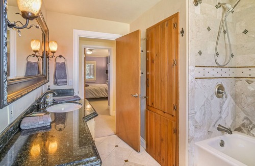 Lower Kingsbury House | Quiet Spacious Cozy House Near Downtown & Ski
