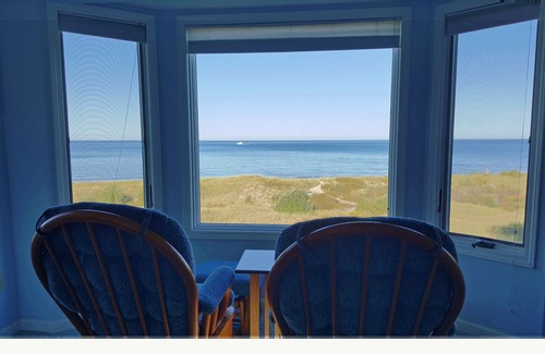 Shelby House | Quiet Spacious Lake Michigan Beachfront Cottage