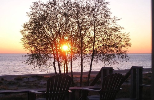 Shelby House | Quiet Spacious Lake Michigan Beachfront Cottage