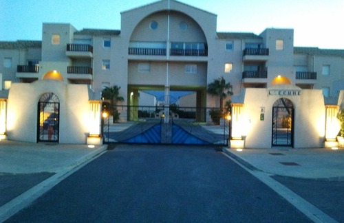 Saint-Cyprien Plage Apartment | QUIET STANDING, VERY LARGE TERRACE, SWIMMING POOL, 800 M FROM THE BEACH, RENOVATED IN 2024