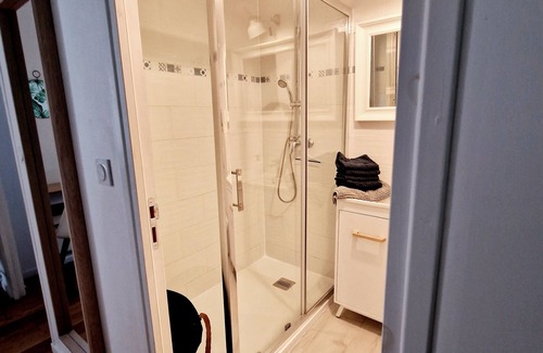 Dinan Apartment | Quiet stay, historic center of Dinan (near St Malo, Mont St Michel.)