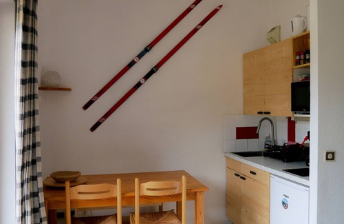 Abondance Apartment | Quiet Studio Cabin with Balcony, Ski Locker, and Pet-Friendly in Richebourg!