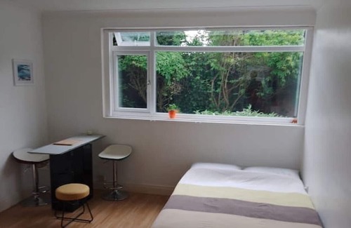 Liverpool Apartment | Quiet studio in a leafy place.