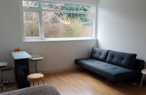 Liverpool Apartment | Quiet studio in a leafy place.