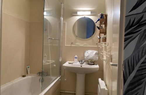 Moulin du Comte Apartment | QUIET STUDIO near town center facing park/river vilaine :)