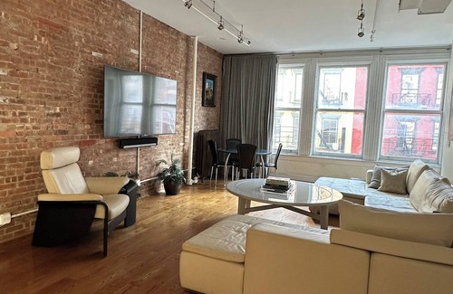 SoHo Apartment | Quiet & Stylish Loft in the Heart of Soho