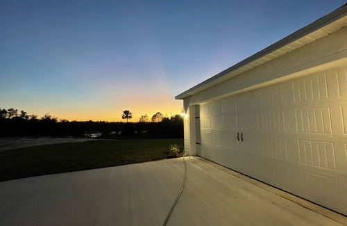 Welaka House | Quiet sunsets next to the river. Bring your fishing poles the bass are biting!