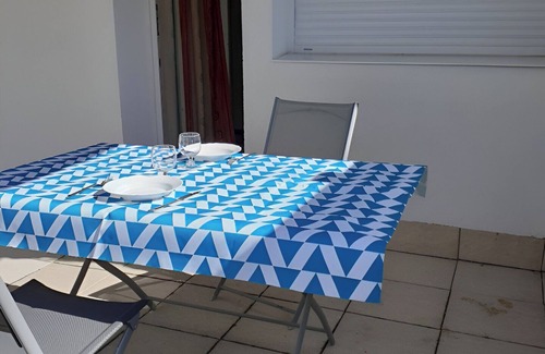 Saint-Marc-sur-Mer Apartment | Quiet T1 in St Marc sur Mer, 5 min walk to the beach, terrace and large bed!