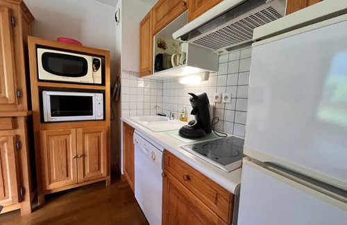 Samoens Apartment | Quiet T2 apartment with balcony, near ski bus and village