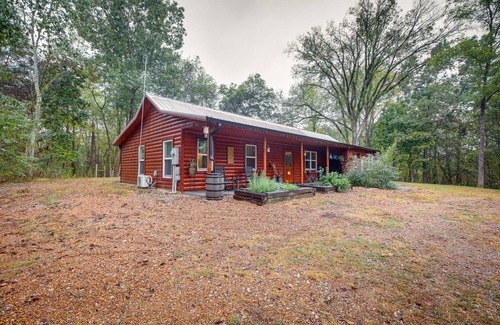 Pikeville Cabin | Quiet Tennessee Mountain Cabin w/Patio