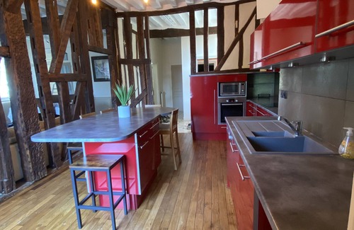 Auxerre House | Quiet town center, terrace and pool table, parking nearby