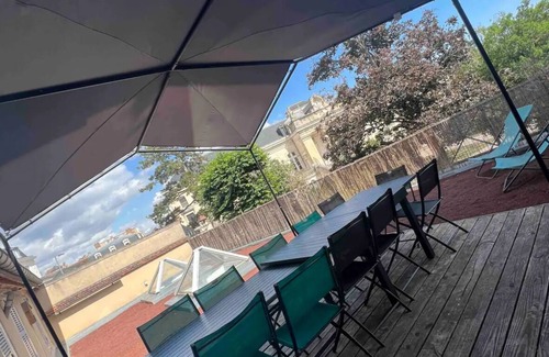 Auxerre House | Quiet town center, terrace and pool table, parking nearby