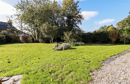 Saint Kew Cottage | QUIET TREES, pet friendly, with open fire in St Kew Highway