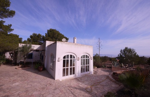 La Savina House | Quiet vacation home with terrace, large garden and far-reaching sea views