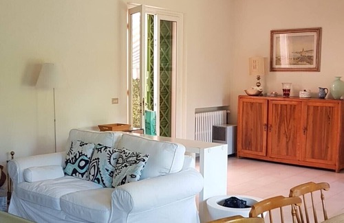 Forte dei Marmi Villa | Quiet Villa 5 min from the sea - sleeps up to 11 - Air conditioning