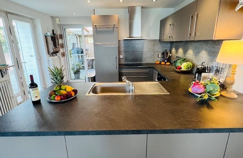 Landeda House | Quiet villa directly by the sea own beach access