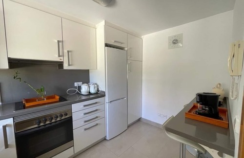 Velilla-Taramay House | Quiet villa for up to 4 people, swimming pool open all year round.