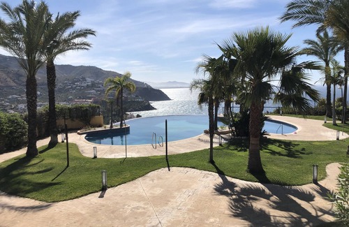 Velilla-Taramay House | Quiet villa for up to 4 people, swimming pool open all year round.