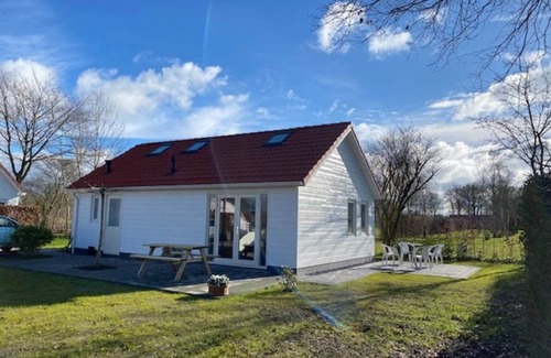 Sint Nicolaasga House | Quiet Villa Near Langweer