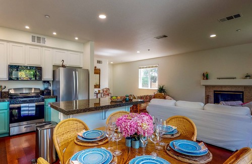 Vista House | Quiet Villa on Cul-de-Sac with Park-Like Backyard, Grill & Alfresco Dining