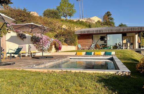 Ventabrun Villa | QUIET VILLA, SEA VIEW, LARGE GARDEN, HEATED POOL