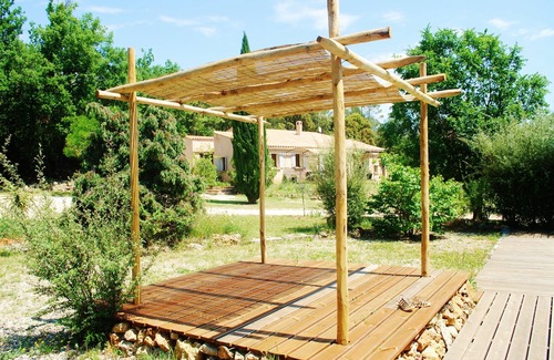 Entrecasteaux Villa | quiet villa, swimming pool and jacuzzi in the heart of green Provence.