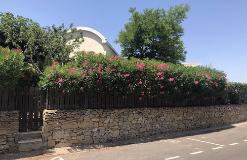 Gruissan Villa | Quiet Villa with SPA, Pool, Gardens, WiFi, AirCo, beach at 600m