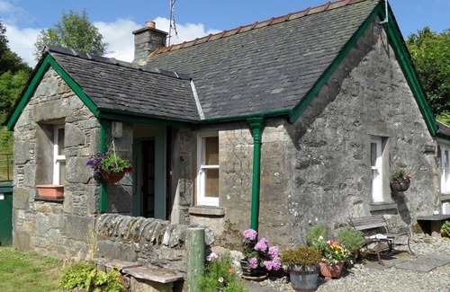 Lochgilphead Cottage | Quiet village location in beautiful valley close to Kilmartin, Argyll. Sleeps 4, dog friendly