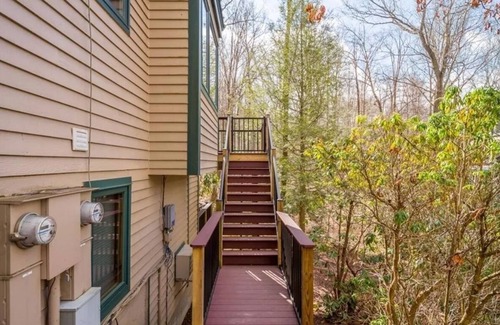 Farmington Condo | Quiet Woodland Serenity Escape