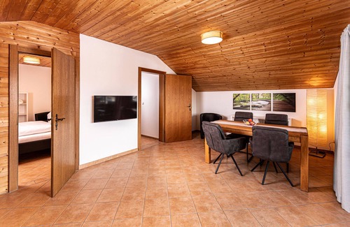Bischofswiesen Apartment | Quietly located vacation apartment "Watzmann Family" with balcony and magnificent mountain views