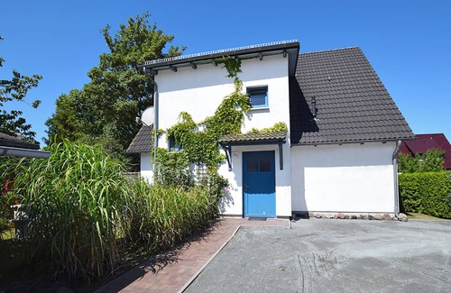 Ostseebad Prerow Apartment | Quietly situated apartment for up to 2 p. + infant, sauna, WLAN, balcony, bicycle shed