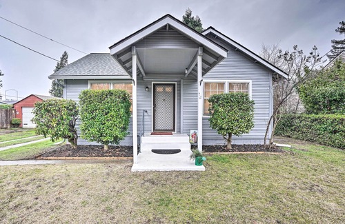 Grants Pass Cottage | ‘Quigley's River Pass’ Cottage w/Private Deck!