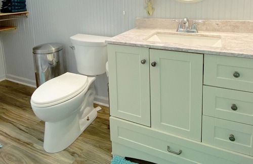 Cedar Lane Cabin | Quilted Canal Cabin - Fish, Play & Relax on the Canal
