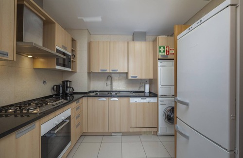 Areias de Sao Joao Apartment | Quinta da Barracuda Sunny 1-bed Apartment with Pool and Sea View