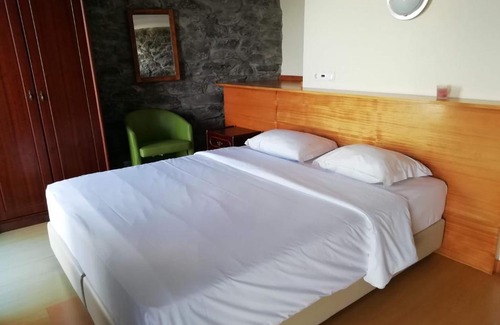 Arco da Calheta House | Quinta Escola